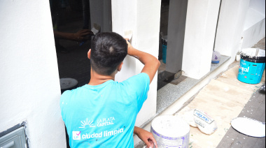 La Plata avanza con operativos de limpieza y pintura en barrios de la ciudad