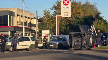 Impactante vuelco en Camino Centenario: un herido y caos en plena mañana en City Bell