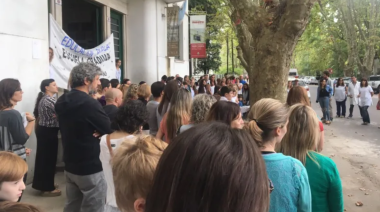 Tensión en la UNLP: docentes, familias y alumnos se movilizaron en la Escuela Anexa