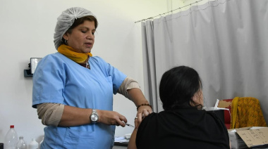 La Plata refuerza la salud barrial con vacunas, pediatría y prevención del dengue