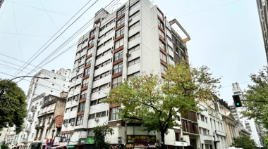 Adorni vende su departamento en La Plata mientras es investigado