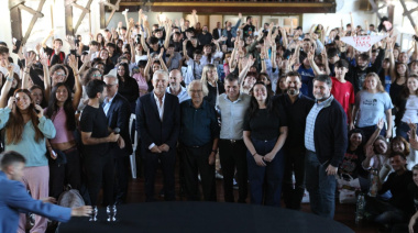 Alak y Pérez Esquivel encabezaron una jornada juvenil en la República de los Niños