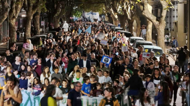 Masiva marcha de antorchas en La Plata por el financiamiento universitario