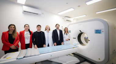 Kicillof recorrió el Hospital Rossi y defendió el plan bonaerense de medicamentos