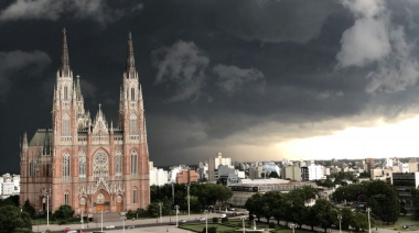 SMN alerta a La Plata por tormentas: cuándo se espera el pico de intensidad