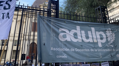 El conflicto universitario suma una nueva jornada de paro docente en la UNLP