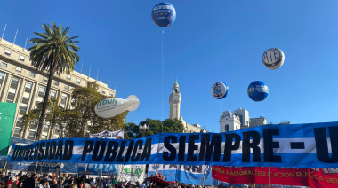 Arrancó el acto en Plaza de Mayo y el Gobierno negó el desfinanciamiento universitario