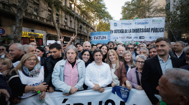 Axel Kicillof participó de la Marcha Federal Universitaria y apuntó contra Javier Milei