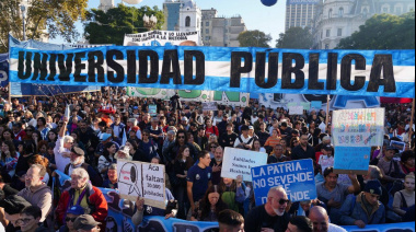 Masiva Marcha Federal Universitaria: la UNLP copó Plaza de Mayo