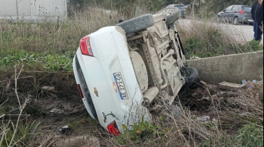 Volcó un auto en Ruta 36 y una mujer junto a sus tres hijos sobrevivieron al accidente