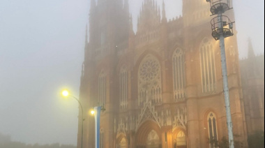 La Plata amaneció otra vez cubierta de niebla y sigue vigente la advertencia del SMN