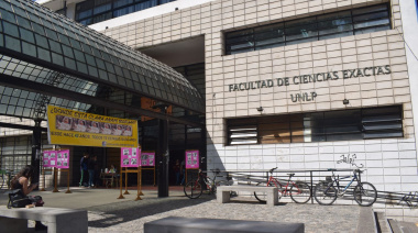 La Facultad de Exactas de la UNLP despidió a la estudiante que murió tras caer de un edificio