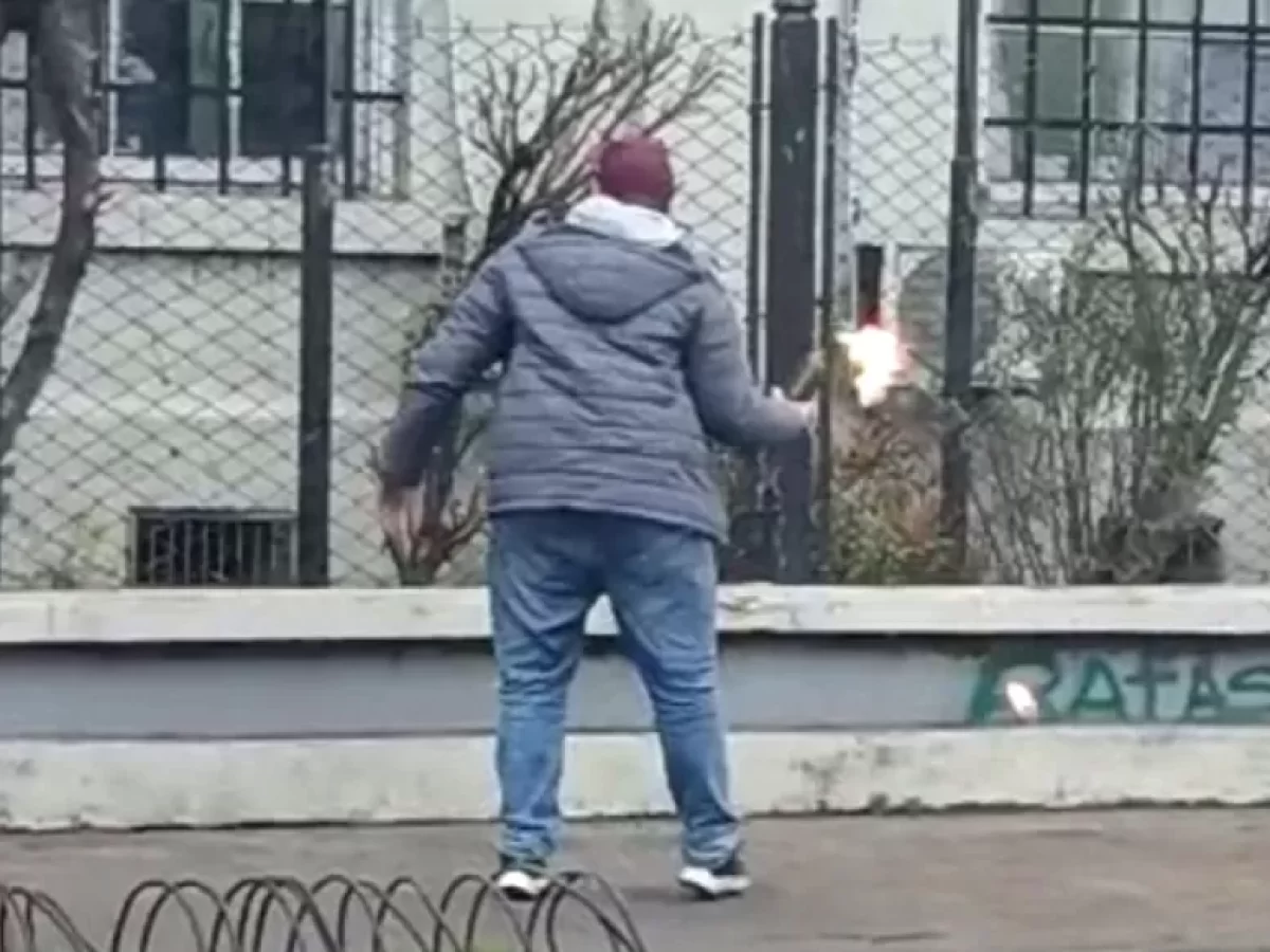 Detuvieron a un hombre tras arrojar una bomba molotov al Concejo Deliberante de Berisso