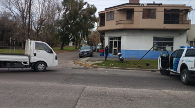Choque en Tolosa: un motociclista quedó en estado crítico y el accidente fue grabado