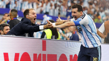 “La foto de tu vida”: el festejo de Messi con un periodista tras su gol histórico