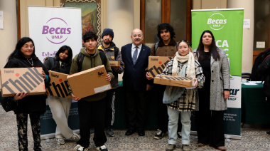 La UNLP entregó 265 computadoras a estudiantes de sus 17 facultades