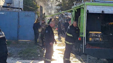 Trágico incendio en La Plata: murió una mujer de 28 años y rescataron a sus cuatro hijos