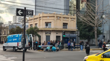 Dos motociclistas sufrieron graves heridas tras un choque múltiple en pleno centro de La Plata