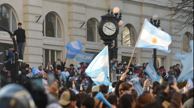 La Plata celebró la clasificación de la Selección argentina con una multitud en 7 y 50