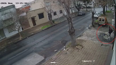 Incendio fatal en La Plata: investigan al hombre que fue captado por una cámara antes del inicio del fuego
