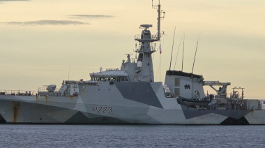 Un buque de guerra británico cruzó aguas argentinas sin autorización y desató la polémica