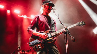 Skay volvió a La Plata después de 12 años y desató una noche histórica ante un Hipódromo repleto