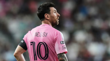 Messi volvió a jugar tras la muerte de su padre y recibió un gesto que le sacó una sonrisa