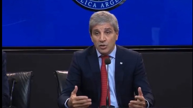 Milei flexibilizó los créditos en dólares para empresas; Caputo dijo que impulsará el crédito; por qué genera tanta polémica