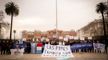 Más de 200 empresarios se movilizaron frente a Casa Rosada por la crisis de las PyMEs