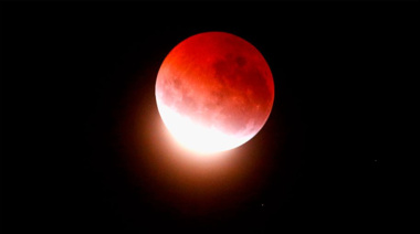UNLP y un plan gratis para observar el eclipse lunar parcial desde La Plata