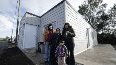 Kicillof entregó viviendas y 517 escrituras a familias de Berisso
