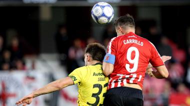 Muslera atajó un penal y Estudiantes goleó 3-0 a Defensa y Justicia