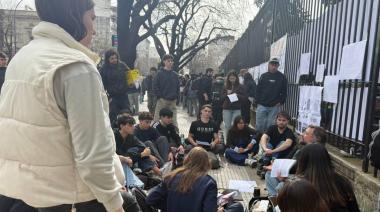 Docentes de Historia de la Arquitectura hicieron clases públicas reclamando la apertura de un llamado a concurso