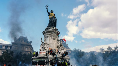 Francia en llamas: casi 2.400 detenidos, un ayuntamiento histórico incendiado y un Macron que promete castigo
