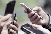 El gobierno de la provincia limitará el uso de celulares para los empleados estatales