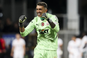 Muslera se aleja de Estudiantes y está a un paso de firmar con Peñarol