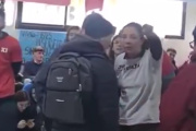 Tensión en Humanidades: repudian a un libertario en plena asamblea por Cristina Kirchner
