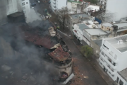 Incendio en La Plata: imputaron a la dueña del depósito e investigan si fue intencional