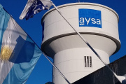 El Gobierno puso en marcha la privatización de AySA: licitación, acciones privadas y polémica