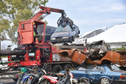 Avanza el plan de compactación de vehículos abandonados en La Plata