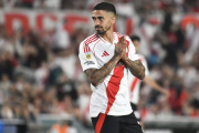 Estudiantes no se retira del mercado de pases y negocia por Lanzini