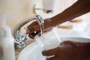 Detectan niveles de arsénico en el agua de La Plata por encima de lo recomendado por la OMS