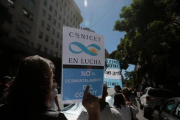Tras el furor por el streaming submarino, investigadores del CONICET convocan a un paro nacional