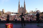 Multitudinario festejo en Plaza Moreno por el Día del Niño: música y actividades para toda la familia