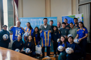 Lotería y Telekino donaron pelotas y materiales al fútbol femenino de Everton