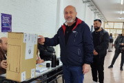 Mario Secco votó en Ensenada y aseguró que esperará el cierre de los comicios junto a Kicillof