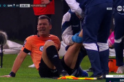 Insólito: se lesionó el juez de línea de Riestra vs Gimnasia y tuvo que ser reemplazado