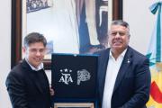 Chiqui Tapia felicitó a Kicillof por la victoria en la Provincia de Buenos Aires