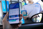 YPF permitirá pagar la nafta en dólares a través de su app: cómo funciona
