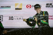 Sacha Fenestraz ganó en Fuji una carrera interrumpida por la lluvia